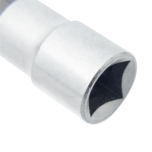 STANLEY 4-89-233 chrome socket tool, close-up photo showing hexagonal opening, photography category, white background.