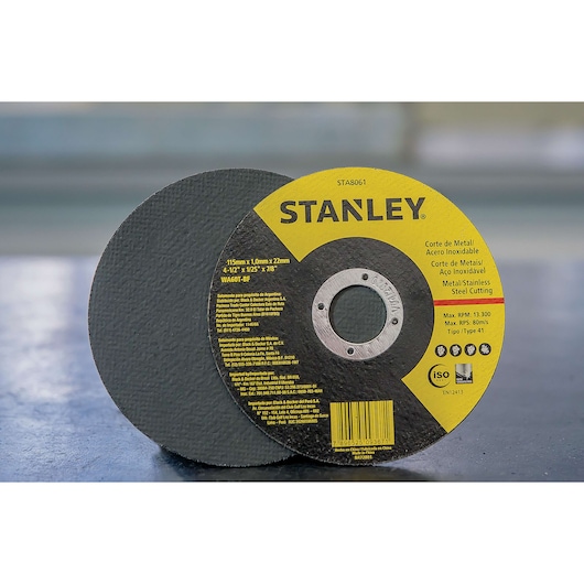STANLEY STA8061 metal cutting disc with yellow label, 115mm size, steel and stainless steel use, side angle view.